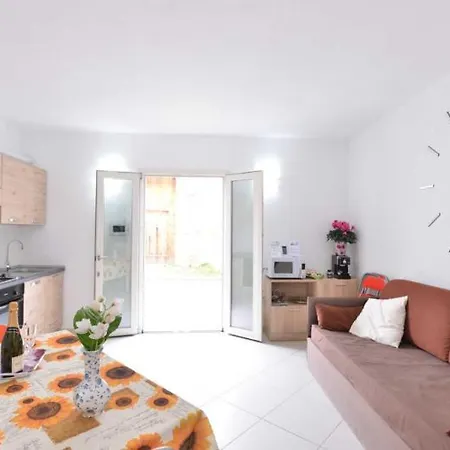 Izzhome Regina Margherita Apartment Pula