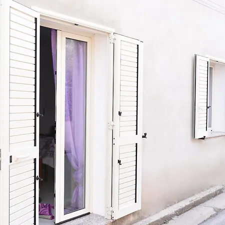 Izzhome Regina Margherita Pula